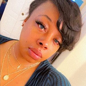 Meet your Posher, Denicia